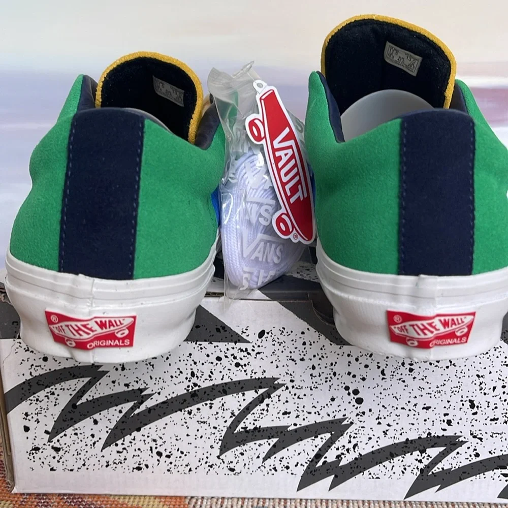 Vans WMNS 0g Lampin Lx
Off The Wall Green/Yellow
VN0A7Q4U021
Sneakers - Picture 13 of 16